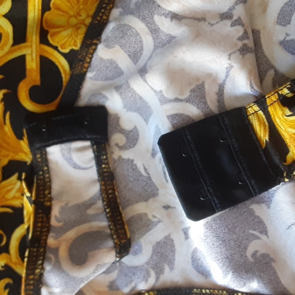 Versace - Picture 6 of 10